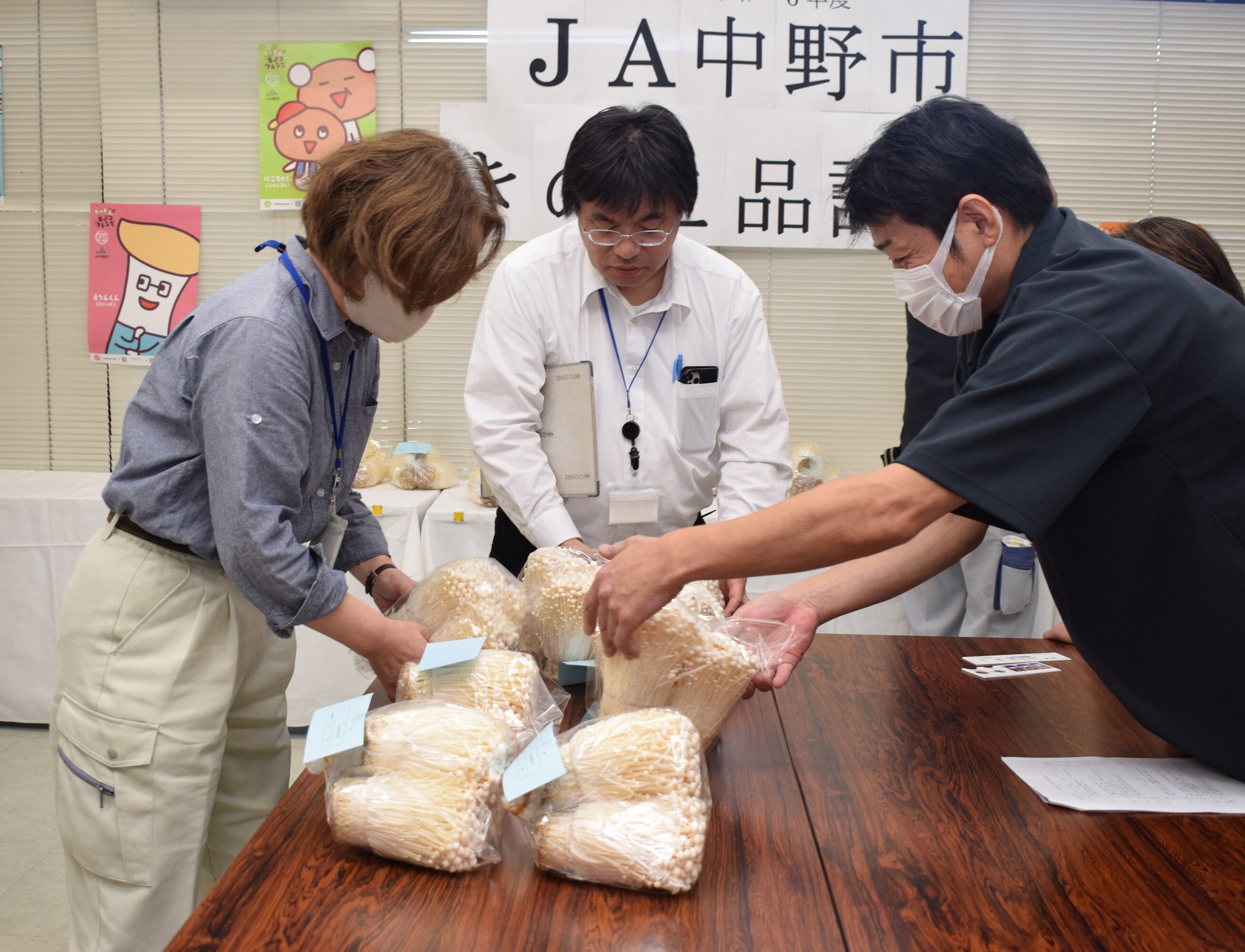 厳正に審査する審査員