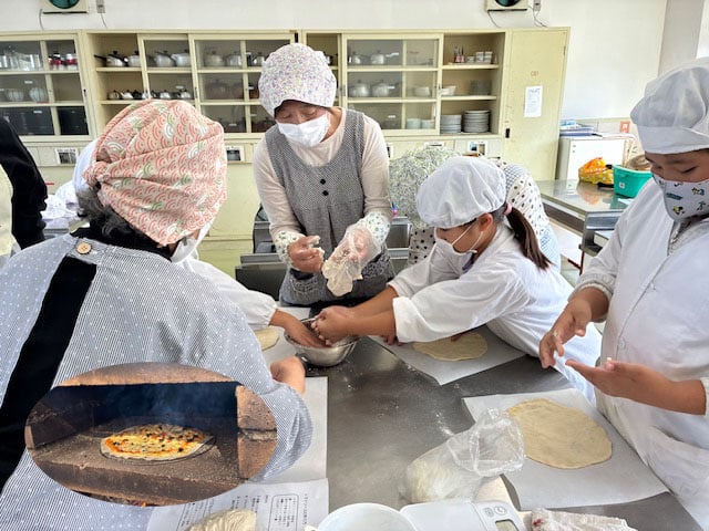 写真12ピザ作り