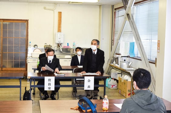 あいさつをする押鐘会長