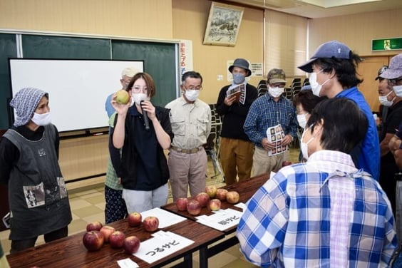 集荷基準を確認する部会員