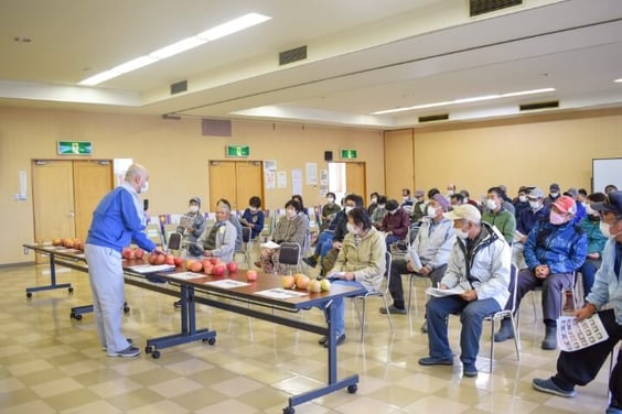 多くの生産者が出席した目ぞろえ会