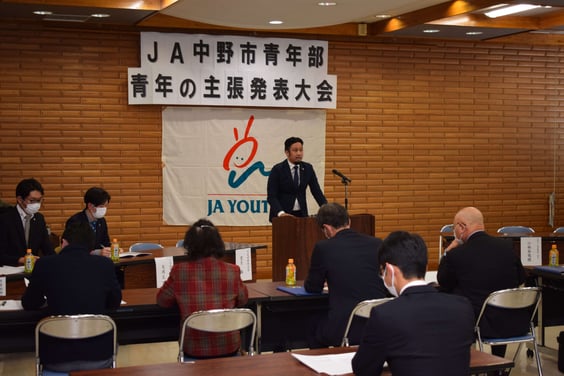 大会にて自身の意見を発表する三井さん