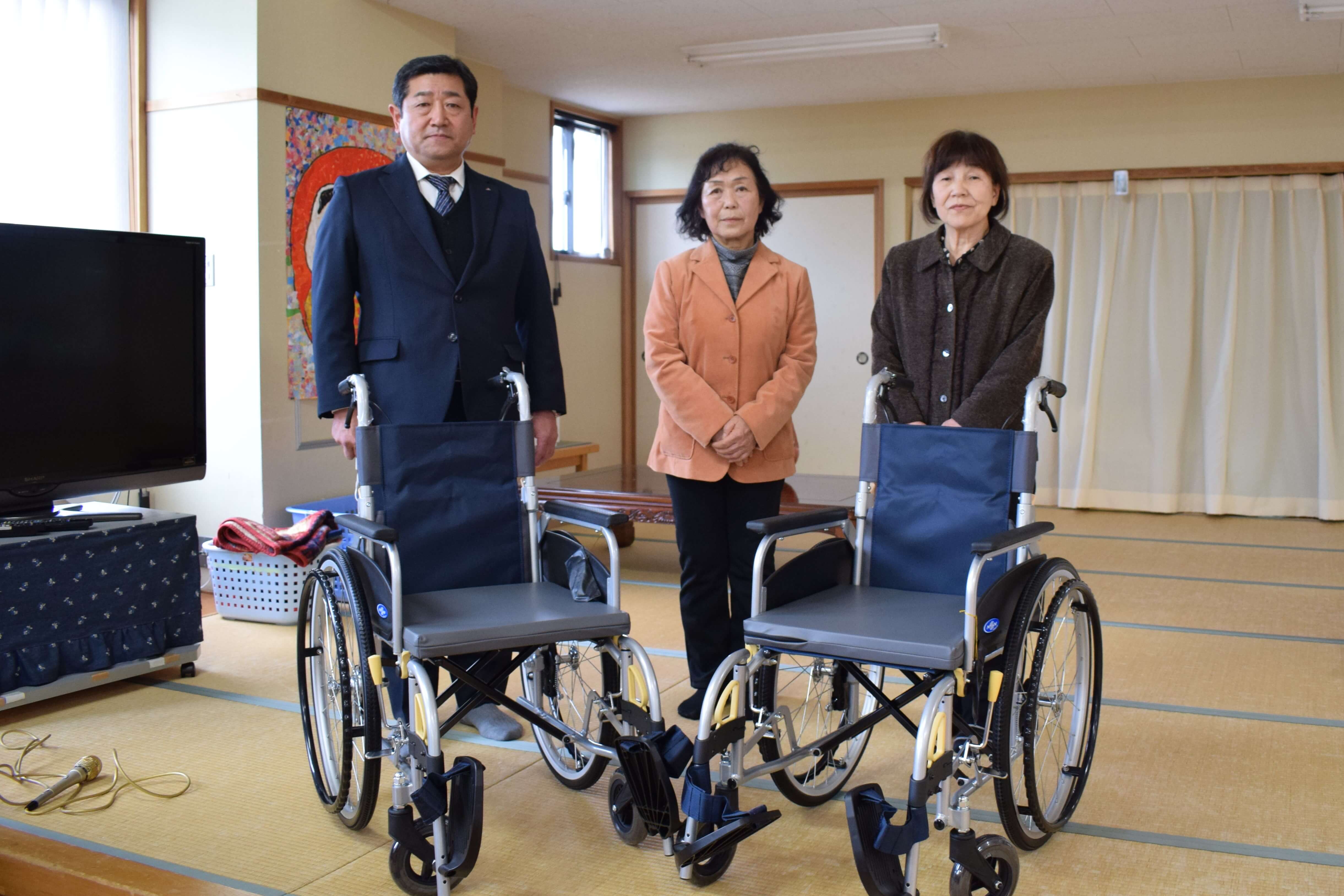 遊湯」で行われた贈呈式。