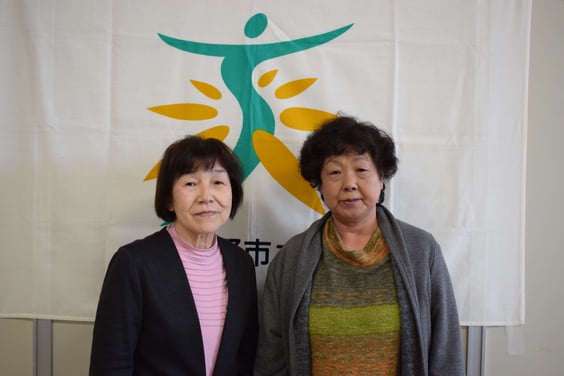 山﨑よう子部長（左）と田川和子副部長（右）