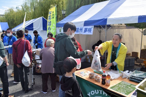 多くの来場者で賑わった青年部ブースとJA遠州夢咲ブース