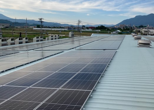 種菌センターに設置された太陽光発電設備
