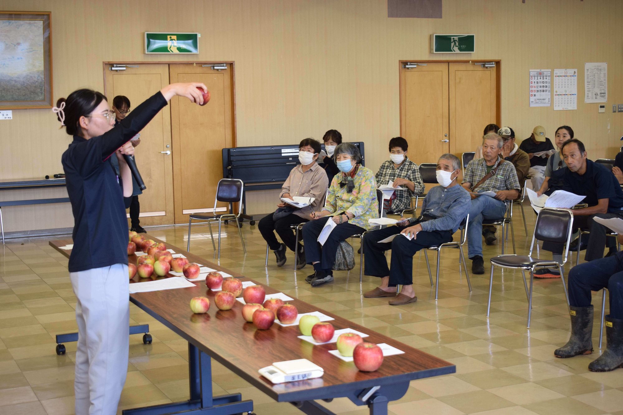 集荷基準を確認する部会員